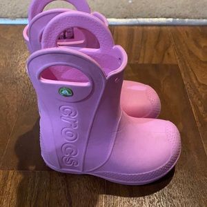 Light pink toddler crocs boots